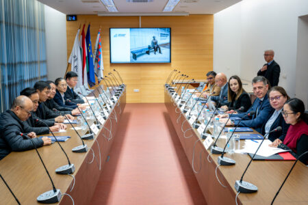 Kínai egyetem delegációját fogadta a Széchenyi István Egyetem: új együttműködési irányok körvonalazódnak