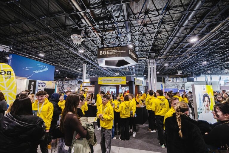 Töretlen érdeklődés a BGE iránt – közel 10 000 diák a nyílt napokon, négyszeres számú belépő a keresztféléves képzéseken