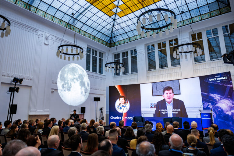 Bejelentés az első Space Summit konferencián: űrkutatási programot indít a HUN-REN