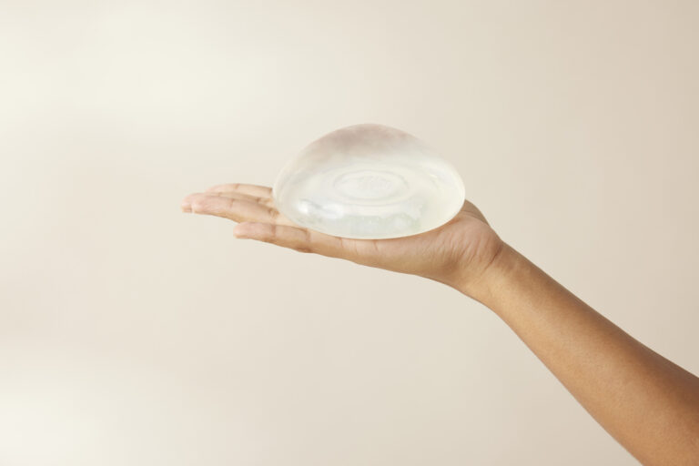 Évente több mint 2,2 millió műtét – mégis rengeteg a tévhit a mellplasztikáról