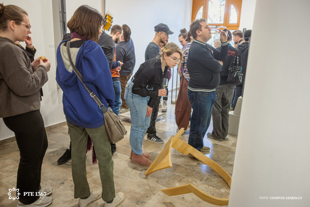 Harminc év összművészet: jubileumi kamarakiállítás-sorozat indult a PTE Művészeti Karán Harminc év összművészet: jubileumi kamarakiállítás-sorozat indult a PTE Művészeti Karán