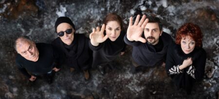 Parádés szereposztással érkezik a Centrál Színházba A Macskalápon