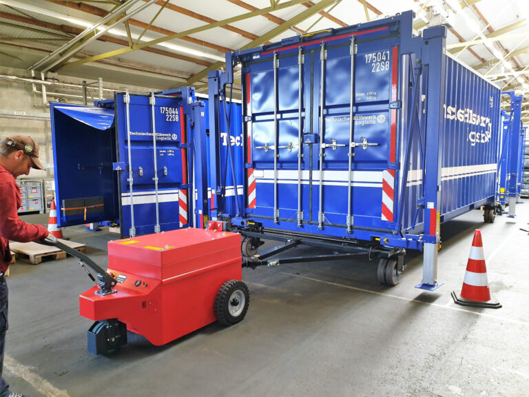 Munkaerőhiány és baleseti kockázat a gyárakban – új korszak jöhet a belső anyagmozgatásban