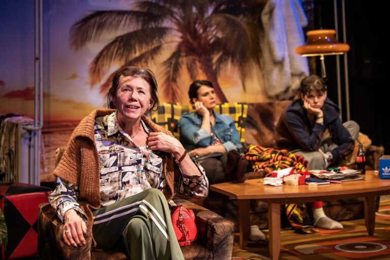 100. előadását ünnepli A rendes lányok csendben sírnak a Vígszínház Házi Színpadán