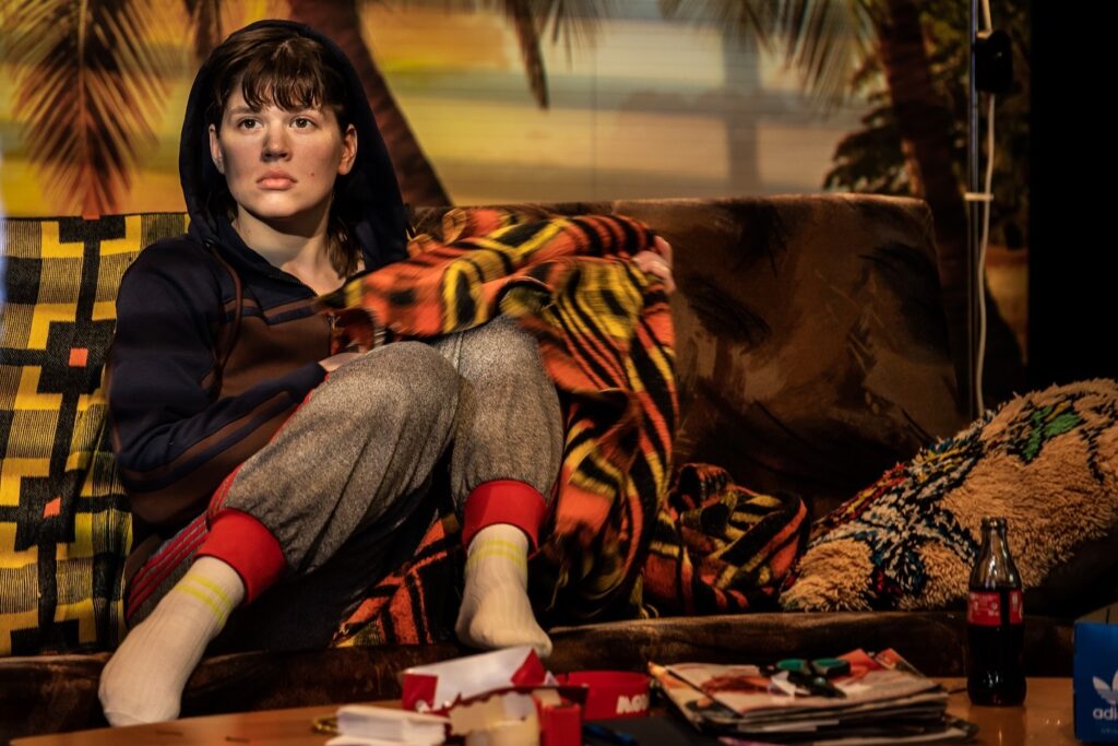 100. előadását ünnepli A rendes lányok csendben sírnak a Vígszínház Házi Színpadán