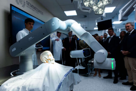 Átadták a Nemzeti Orvosi Innovációs Képző Központot a Semmelweis Egyetemen