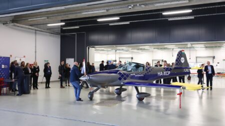 Átadták az egyetem első, magyar fejlesztésű Magnus Fusion 212 repülőgépét