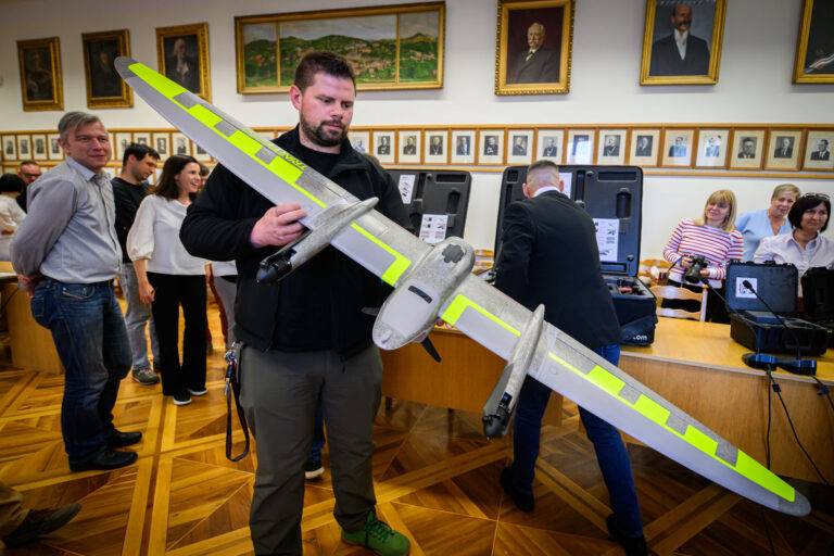 Csúcstechnológiás drónflotta a Soproni Egyetemen: Katonai precizitás az erdők felett