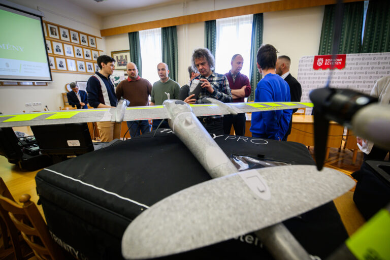 Csúcstechnológiás drónflotta a Soproni Egyetemen: Katonai precizitás az erdők felett