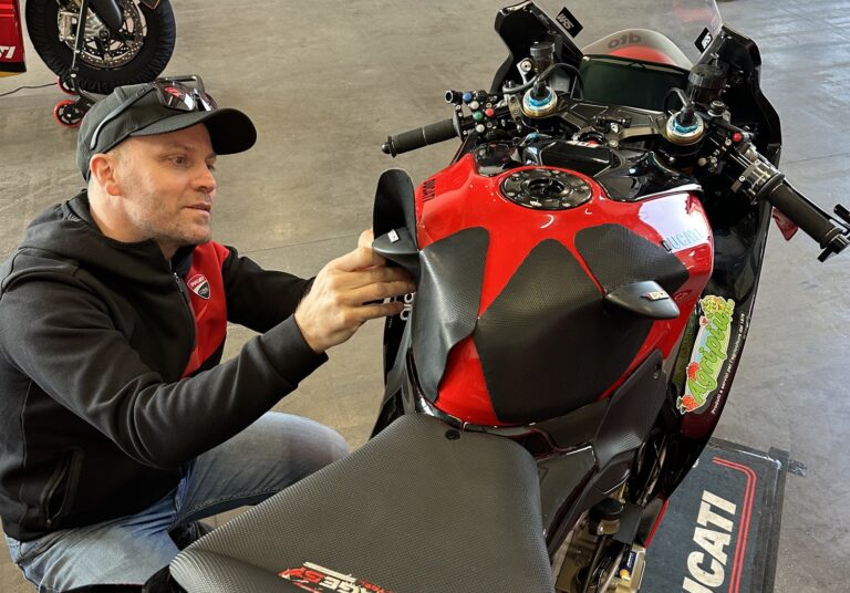 Le Mans-i 24 órás futam: a Széchenyi István Egyetem és Talmácsi Gábor cégének közös innovációja is hozzájárult a YART győzelméhez