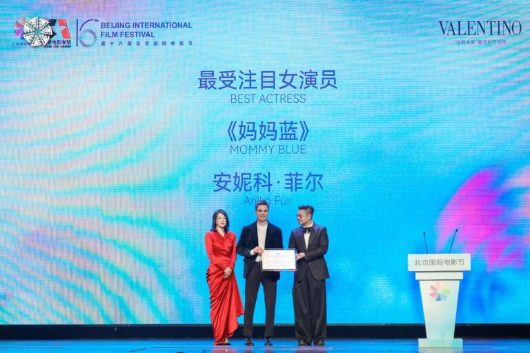 Legjobb film, legjobb színésznő és legjobb színész: Tarolt a Mommy Blue a világpremierjén Pekingben