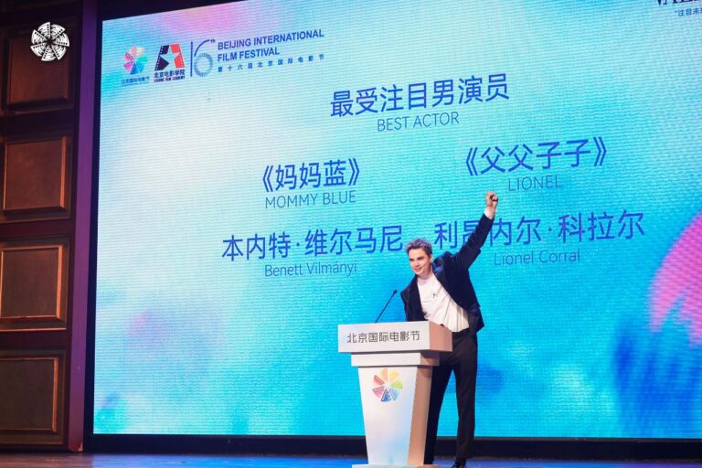 Legjobb film, legjobb színésznő és legjobb színész: Tarolt a Mommy Blue a világpremierjén Pekingben