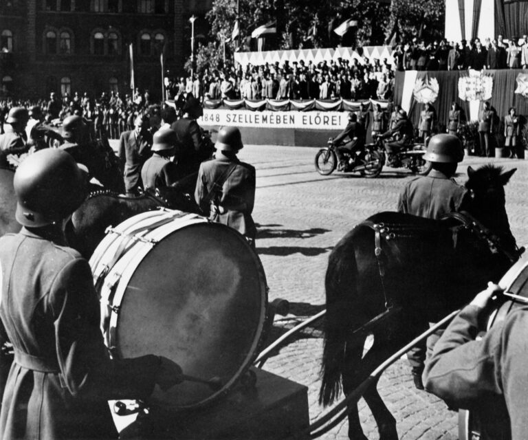 Új kiállítás Robert Capa eddig nem látott, Magyarországon készült fotóiból a Capa Központban