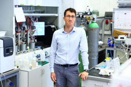 Forradalmi változásokat hozhat a CO2 hasznosításában az SZTE tudósainak kutatása
